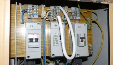 Free Connections on Circuit Breaker Terminals